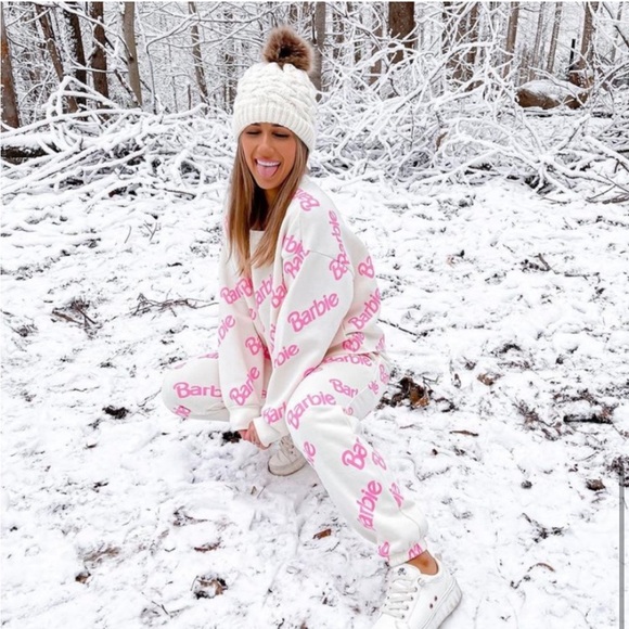 RARE Barbie Crewneck Pullover Sweatshirt - Picture 7 of 8